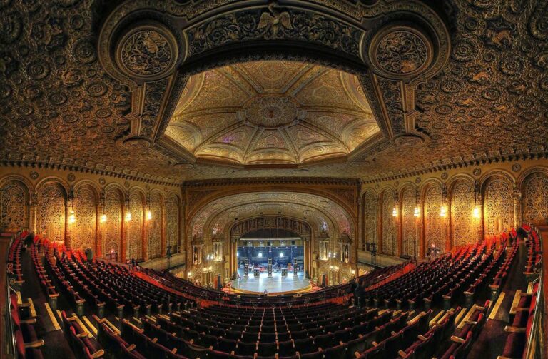 A MOVIE PALACE TAKES A BOW – Leonard Maltin’s Movie Crazy 0.jpg